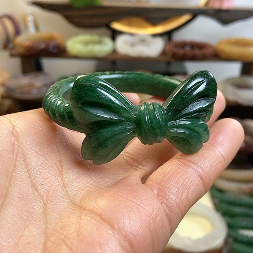 【闪购商品】石英质玉手镯未镶嵌付****育