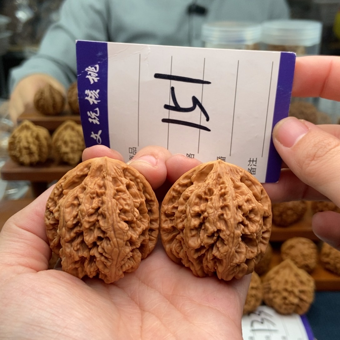 文玩核桃吊坠39粗筋