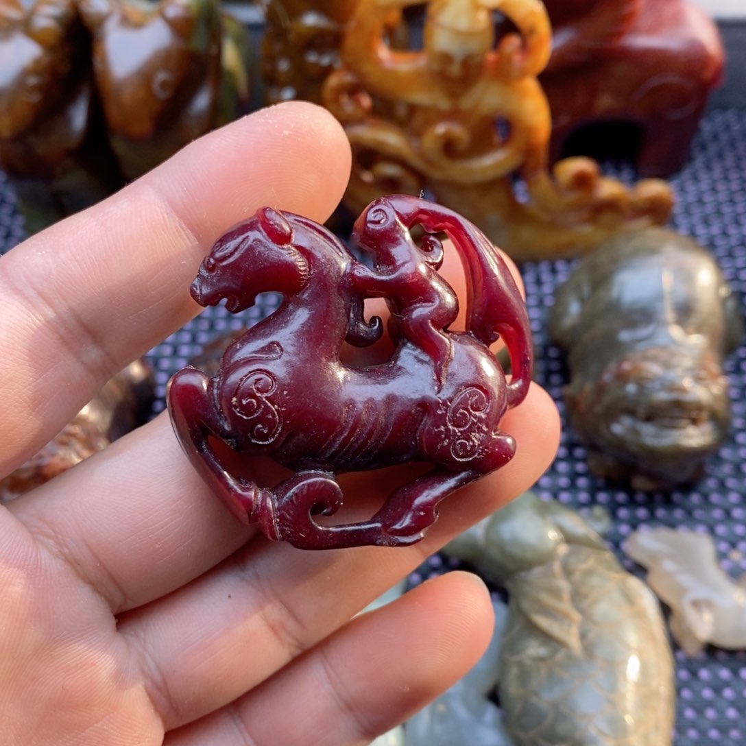 蛇纹石玉颈饰未镶嵌