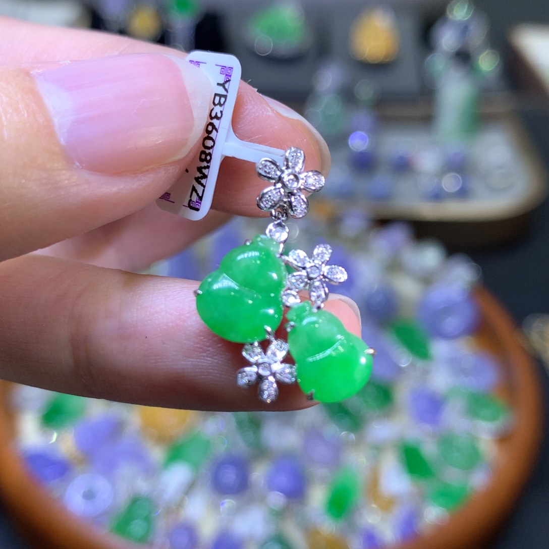 【闪购商品】翡翠颈饰18K金镶嵌翡翠吊坠项链