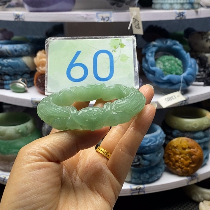 未镶嵌手镯石英岩玉