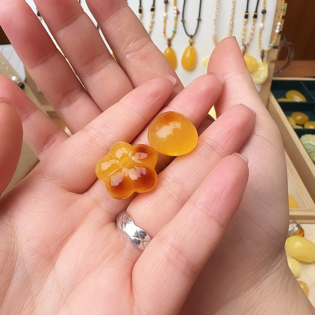 琥珀颈饰未镶嵌花爱心