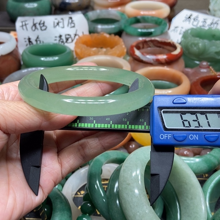 石英质玉手镯未镶嵌