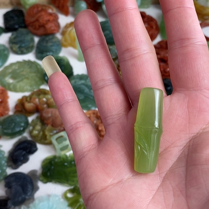 蛇纹石玉颈饰未镶嵌