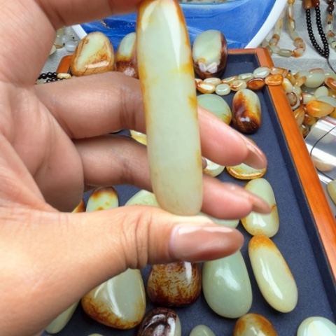 和田玉颈饰未镶嵌浩***球