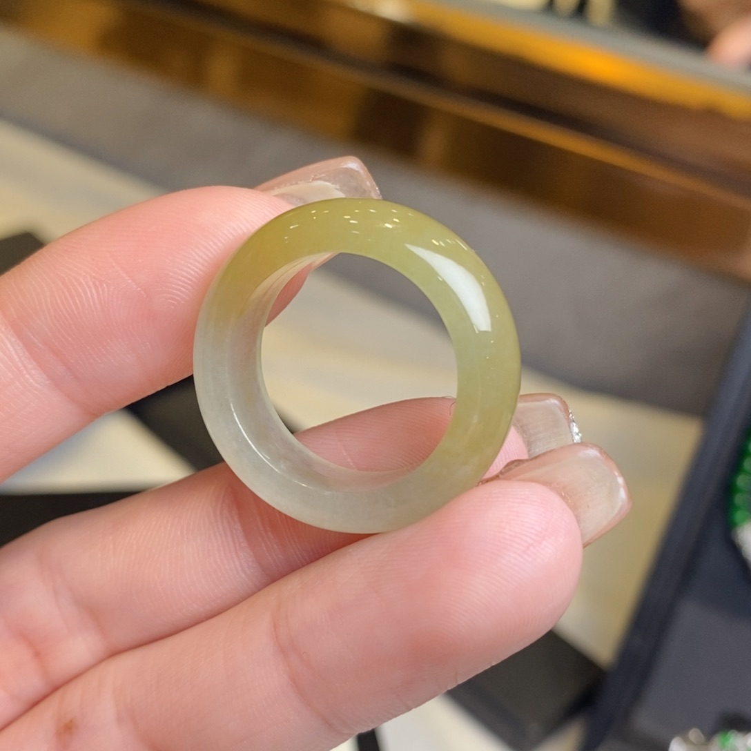 翡翠戒圈未镶嵌黄翡