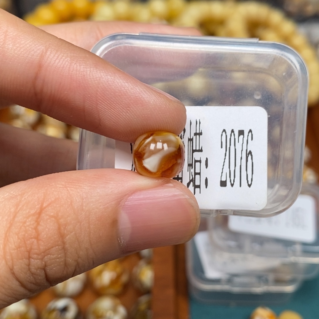 蜜蜡未镶嵌珠宝奇石2076