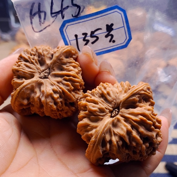 C***y把件文玩核桃南江石