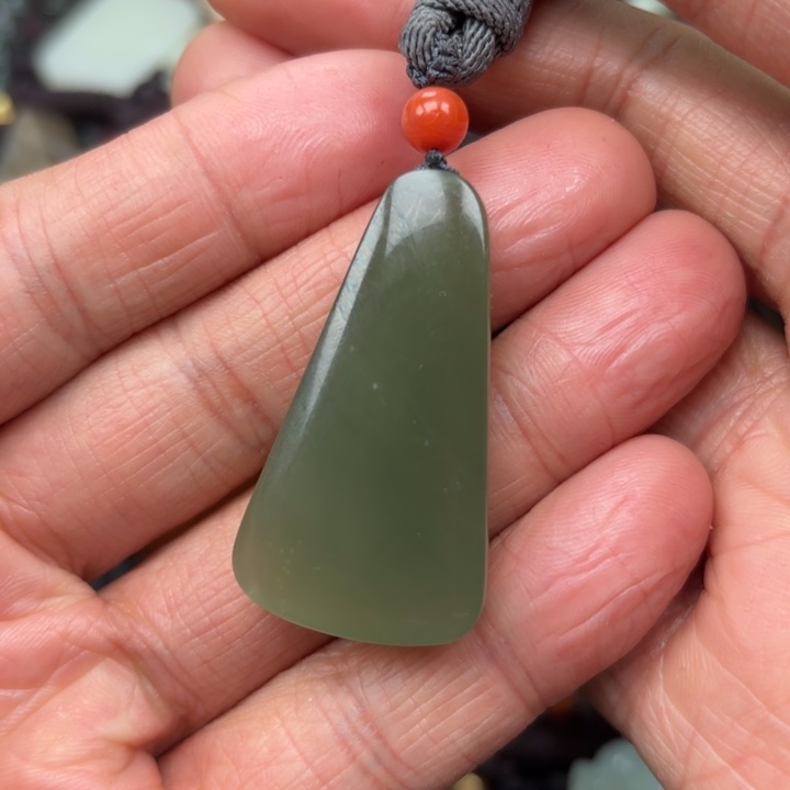 和田玉吊坠未镶嵌