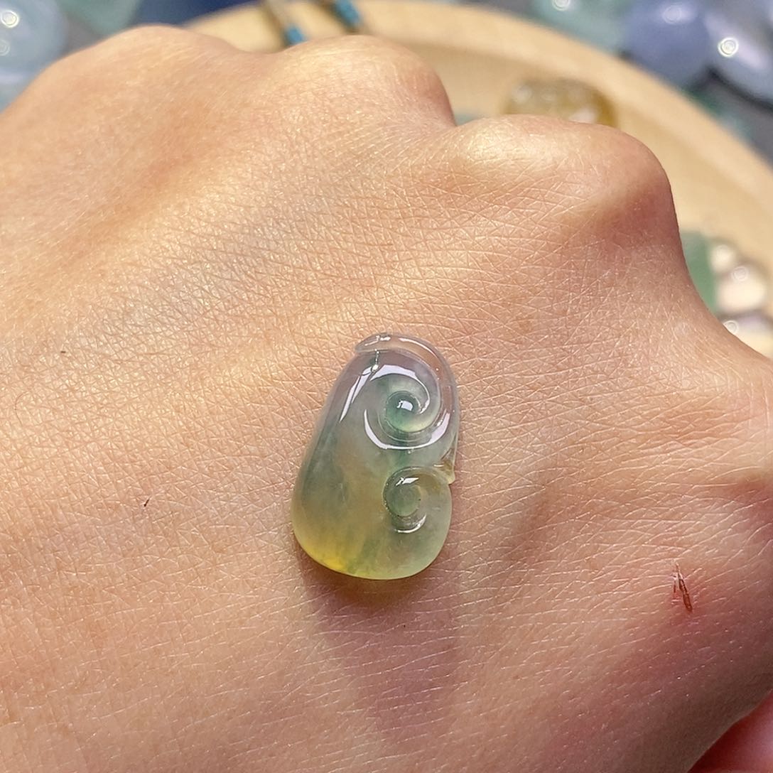 翡翠颈饰未镶嵌翡翠