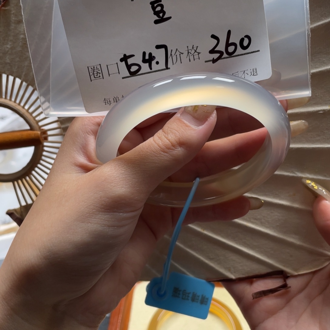 豆***玛瑙/玉髓未镶嵌手镯13087