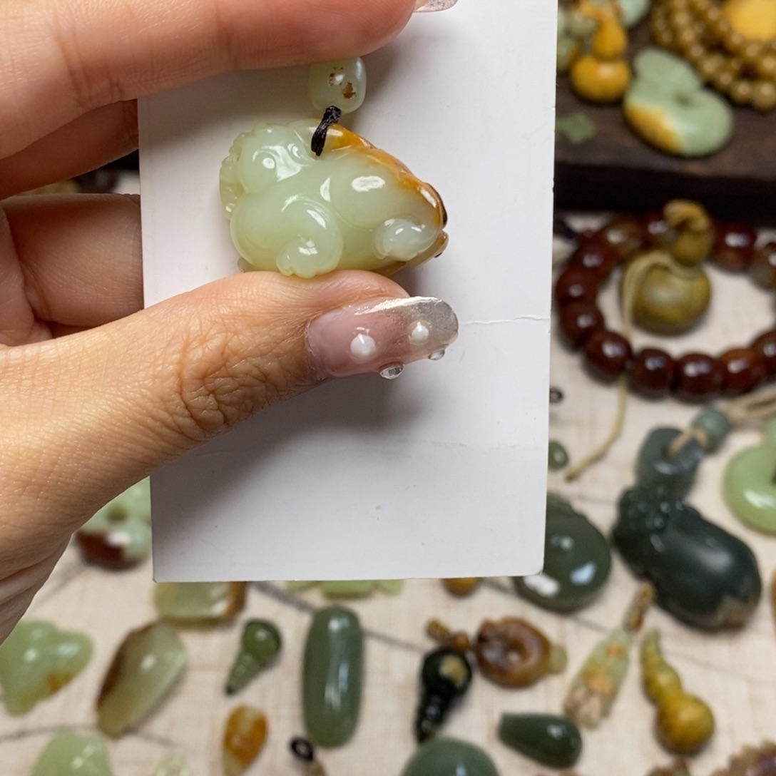 岫岩河磨玉（透闪石质玉）颈饰未镶嵌追**龙