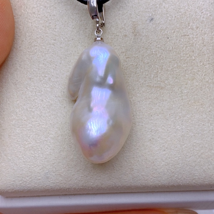 淡水珍珠吊坠(赠链)未镶嵌