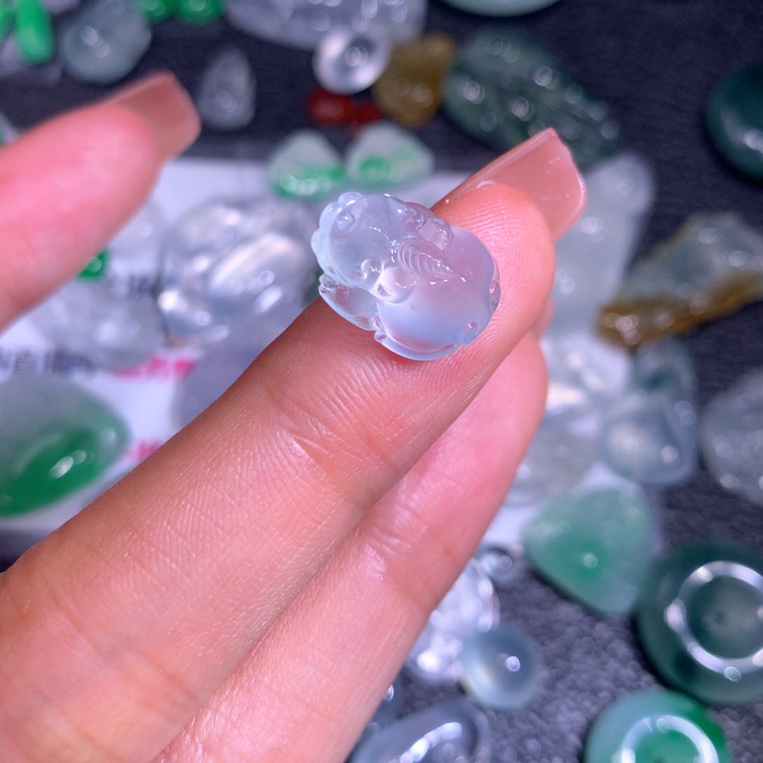 翡翠颈饰未镶嵌翡翠13.2/10,2/5.5