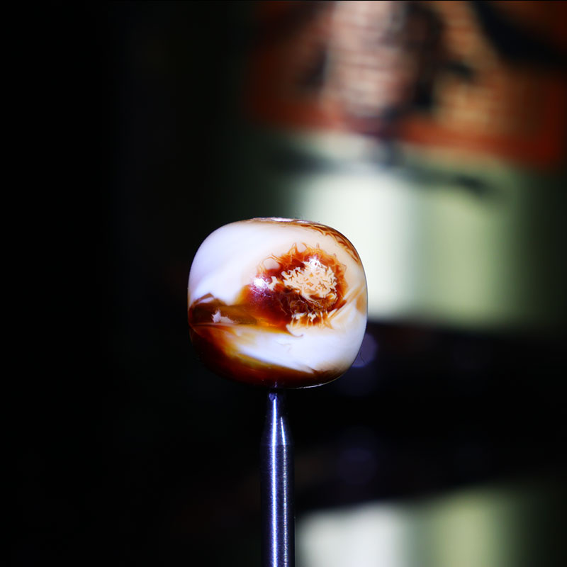 12m瓷白老型沁色单珠一物一图溶洞妖花顶珠子蜜蜡配饰x76