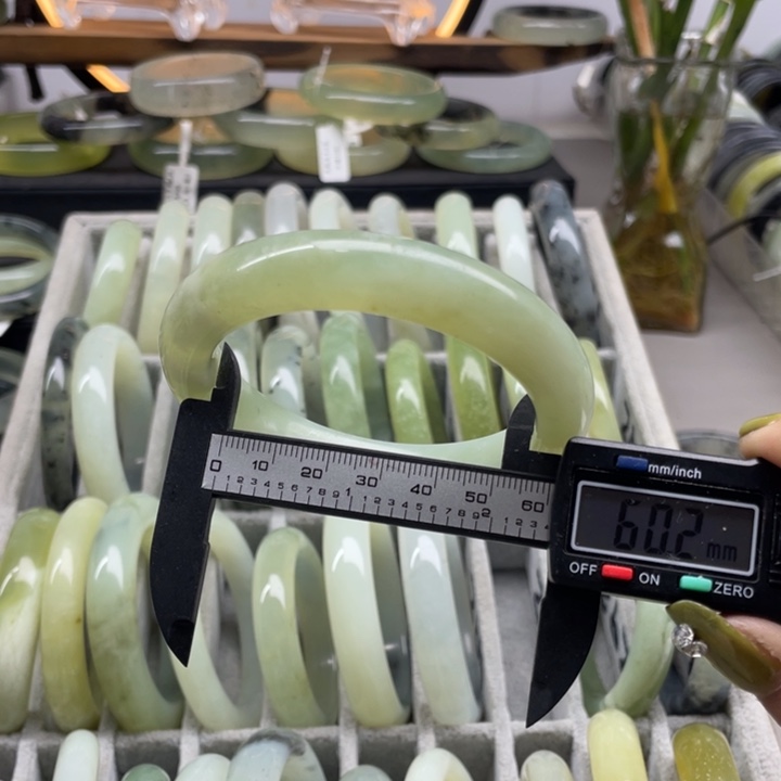 蛇纹石玉手镯未镶嵌263