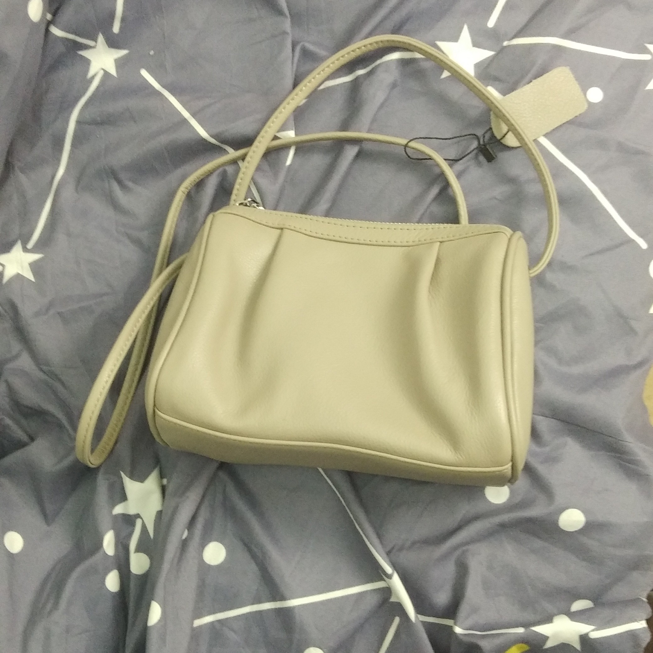 时尚百搭女士软车皮简约风单肩斜挎云朵女包