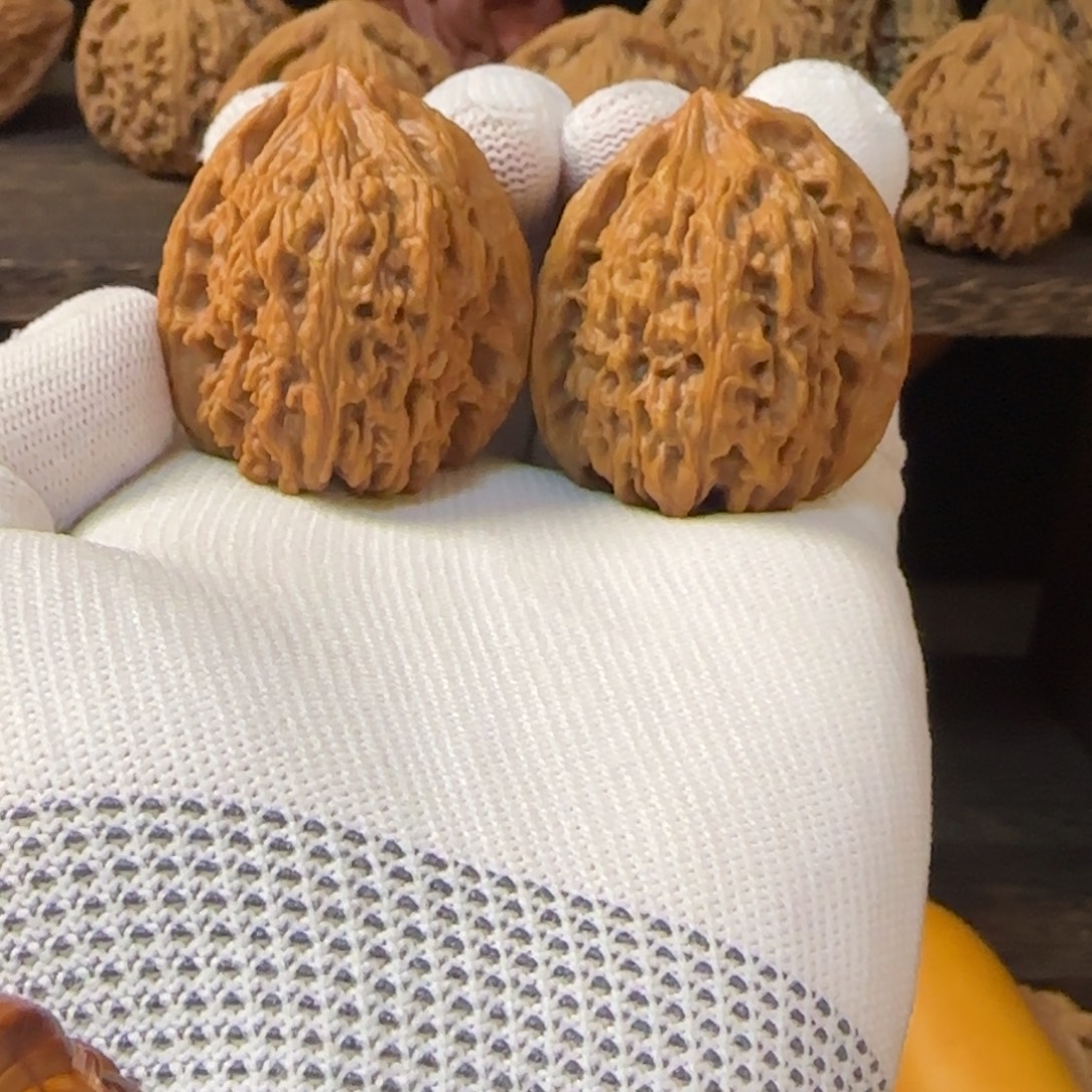 文玩核桃把件南将石37高桩带黄