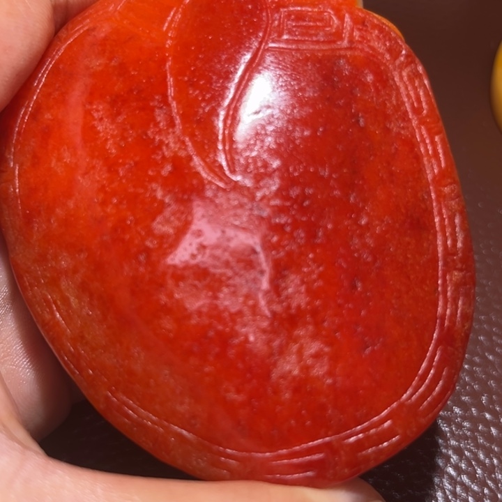 亮***）和田玉未镶嵌颈饰