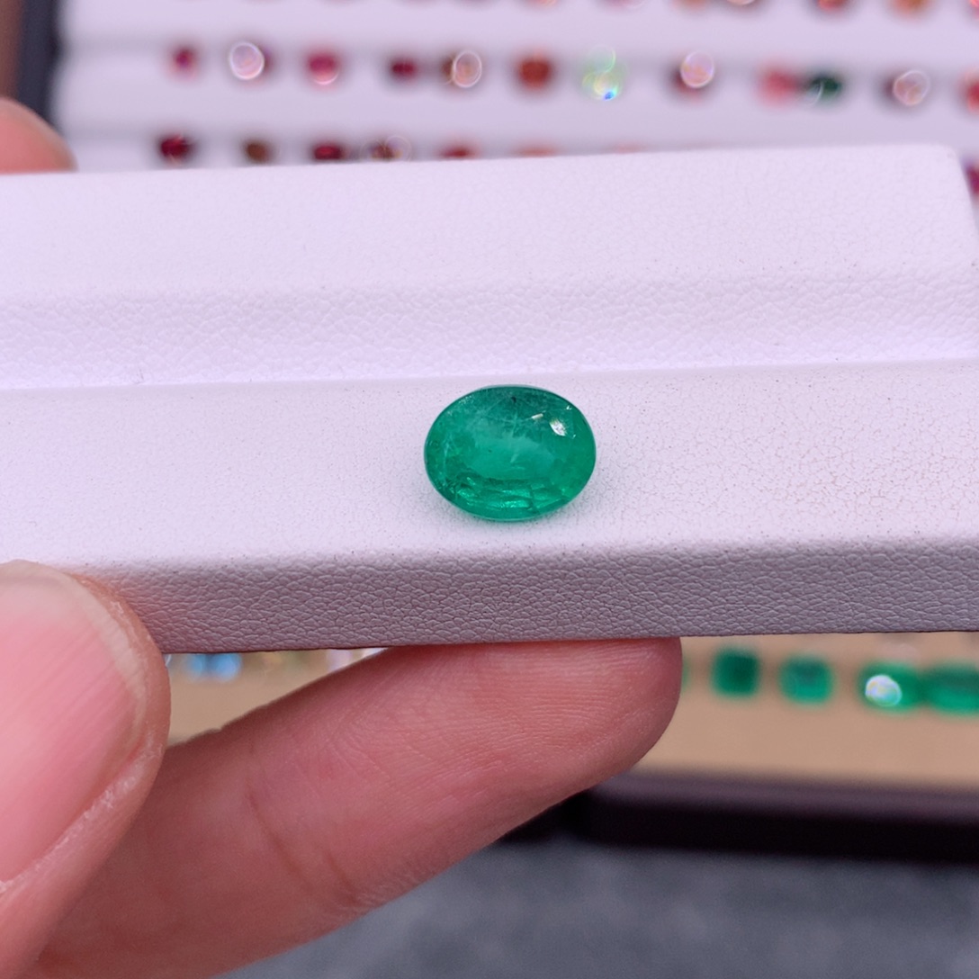 祖母绿裸石未镶嵌