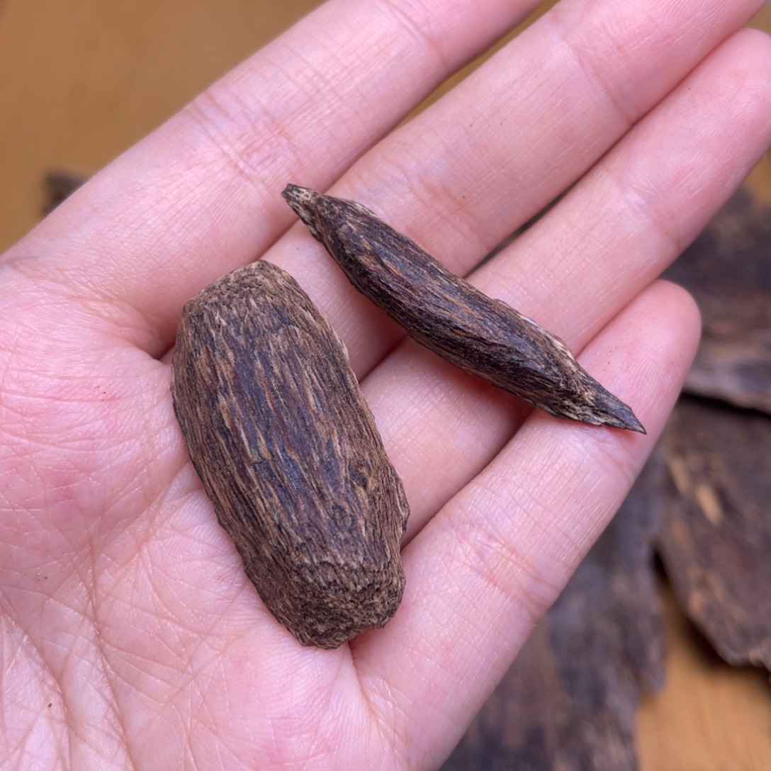 脖***拧1克海南大山奇楠泡老香