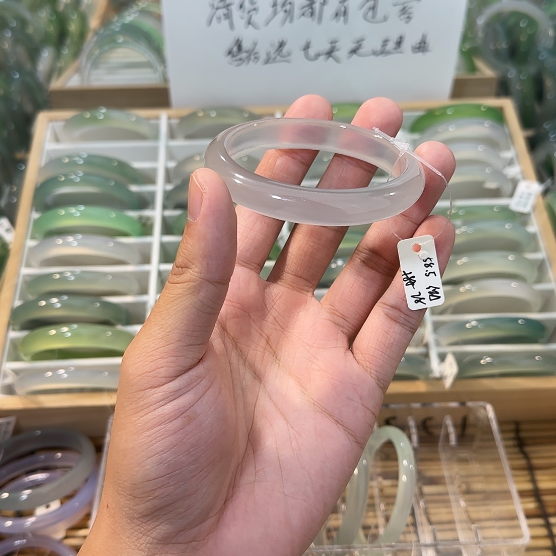 玛瑙/玉髓未镶嵌手镯圈口58.5