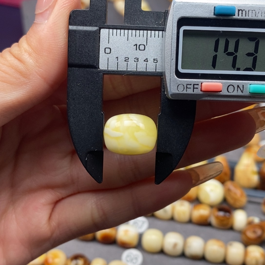 蜜蜡珠宝奇石未镶嵌