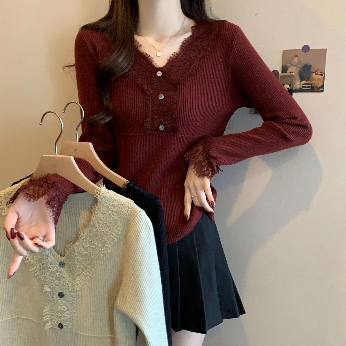 大码蕾丝V领长袖T恤女春秋新款韩版修身显瘦遮肉洋气内搭外穿上衣