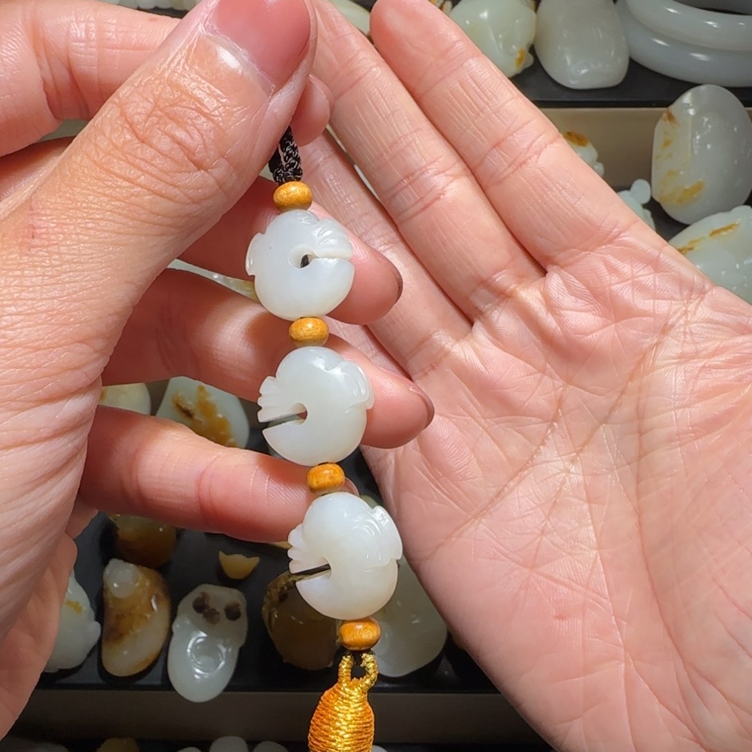 和田玉颈饰未镶嵌