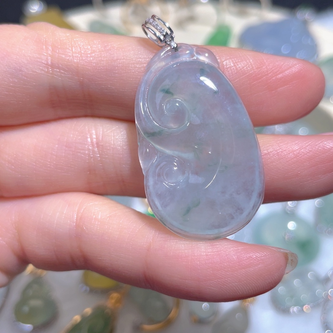 翡翠颈饰18K金镶嵌翡翠