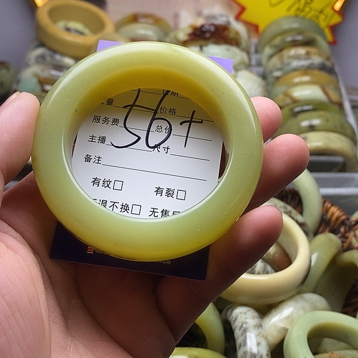 未镶嵌蛇纹石玉手镯茉**井