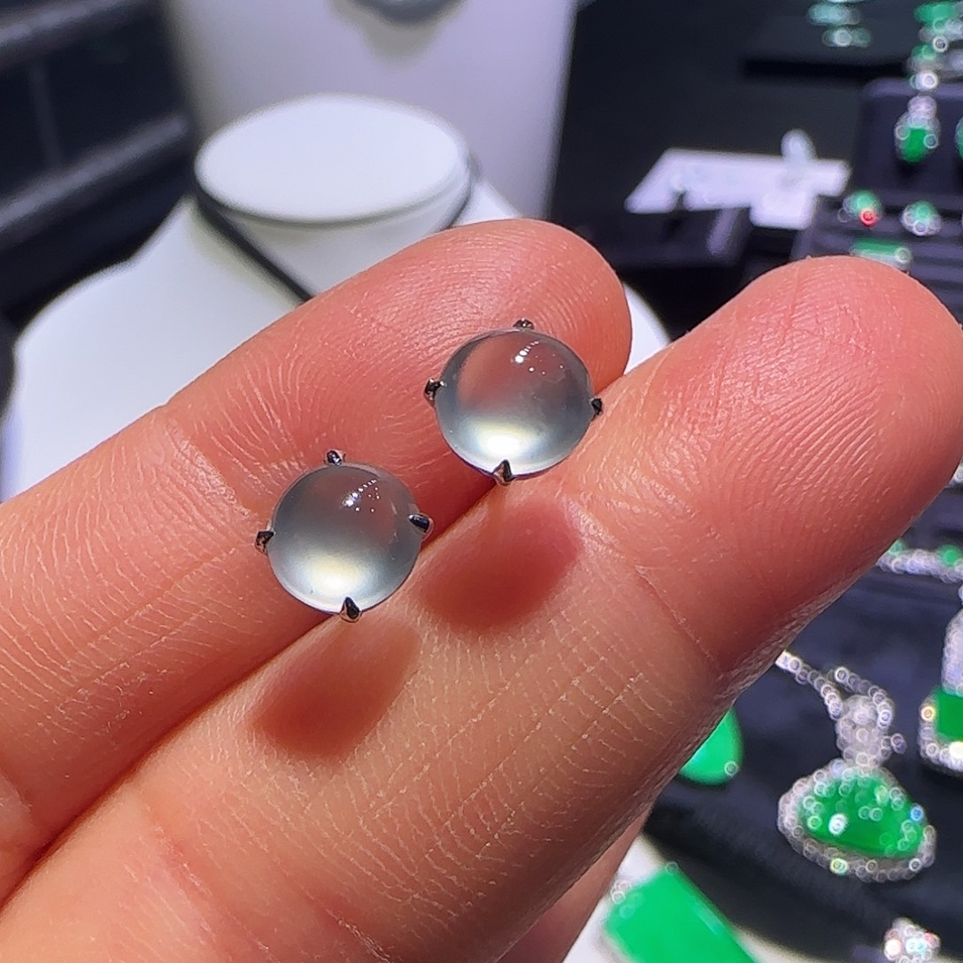 翡翠18K金镶嵌耳饰耳钉