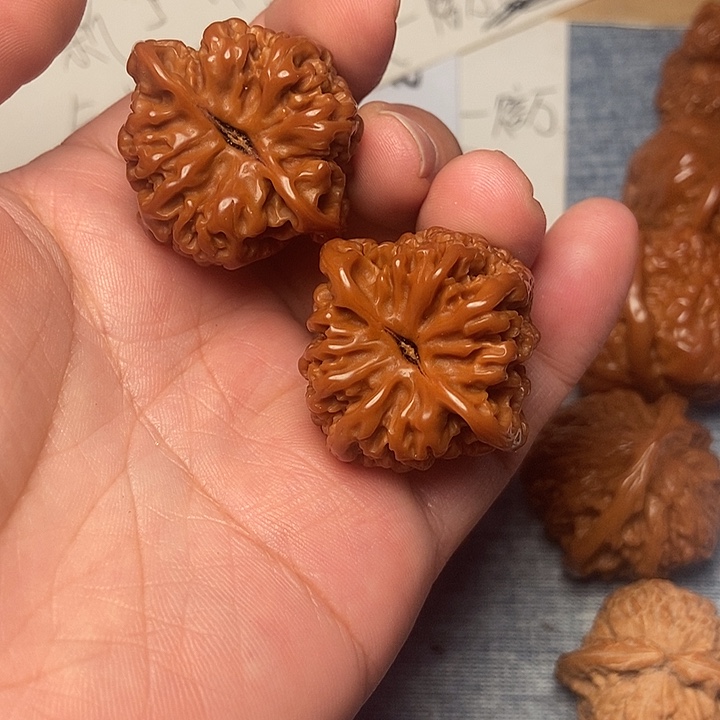 黄***河吊坠文玩核桃满天星35