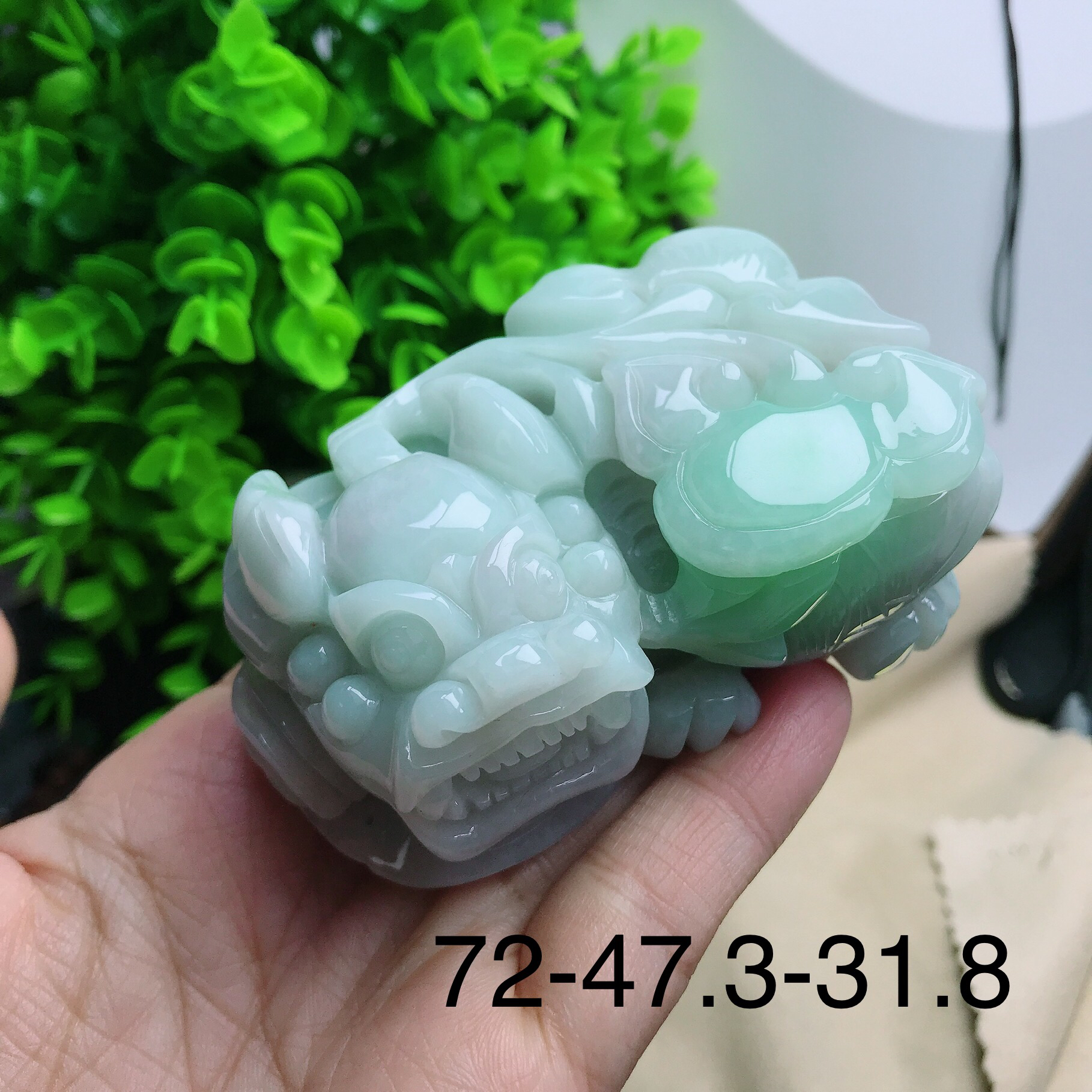 缅甸翡翠A货冰润飘绿霸王貔貅手把件/摆件