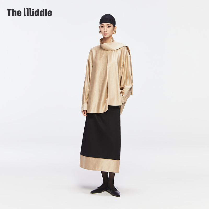 The Middle长袖围巾领金色流动衬衫 黑色光泽感金边长裙 秋季新品