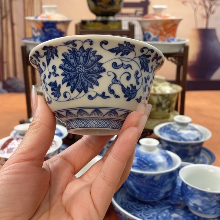 皓***深陶摆件青花缠枝莲压手杯2个