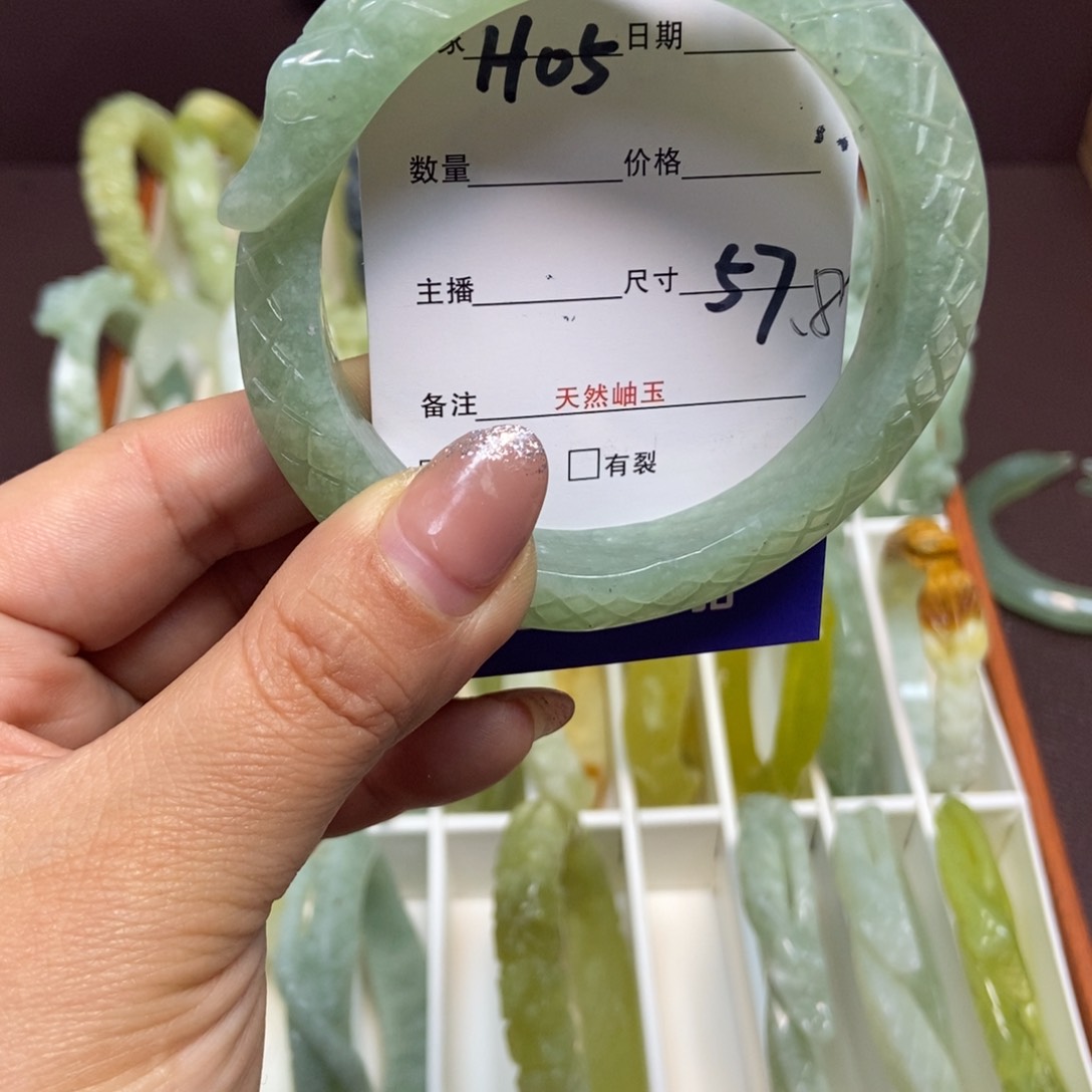 蛇纹石玉手镯未镶嵌