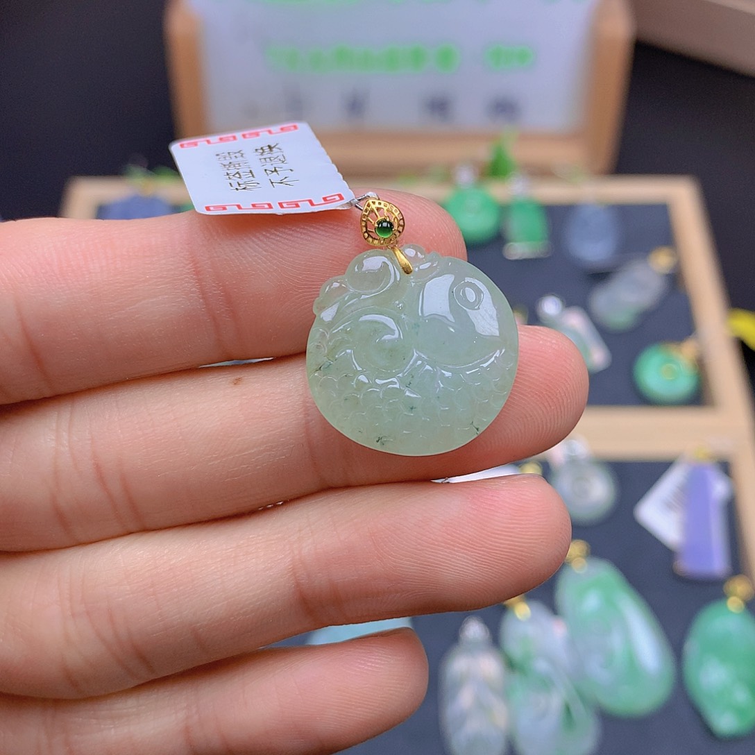 翡翠颈饰18K金镶嵌翡翠