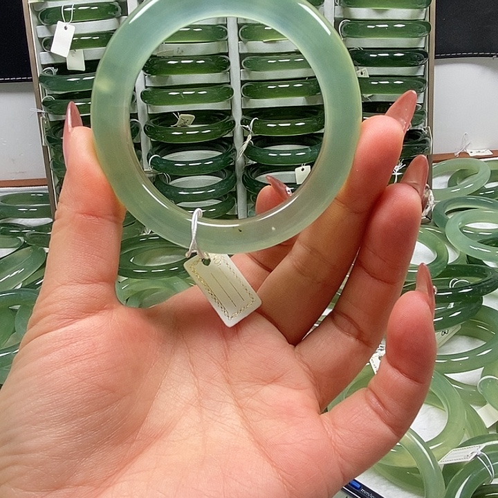 阿***德蛇纹石玉未镶嵌手镯