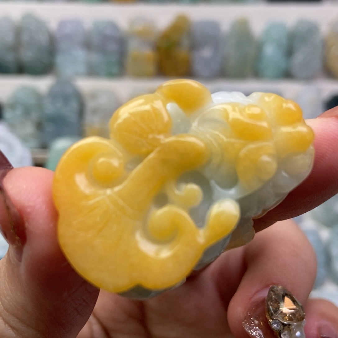 翡翠吊坠(赠链)未镶嵌