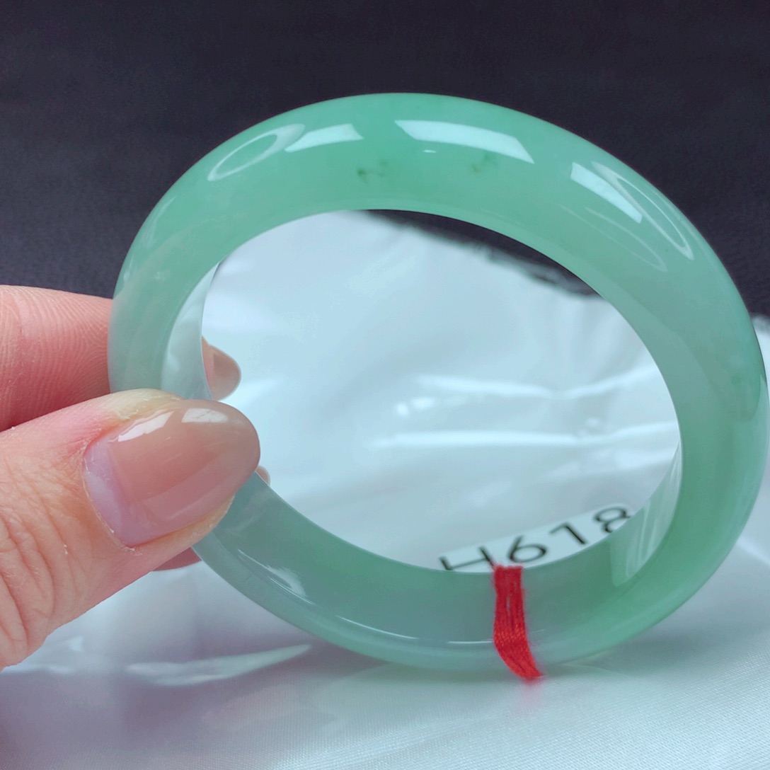 翡翠手镯未镶嵌手镯88