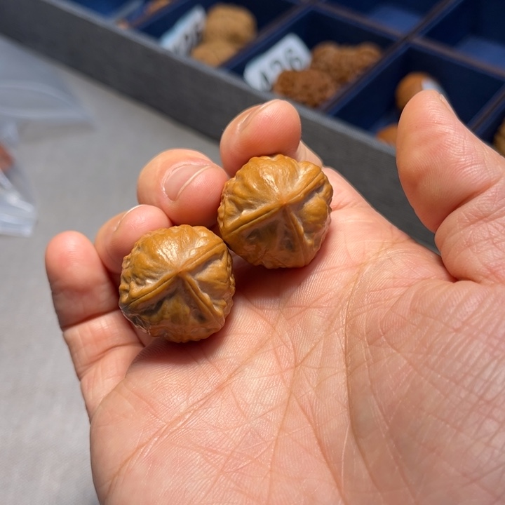 文玩核桃把件三棱432