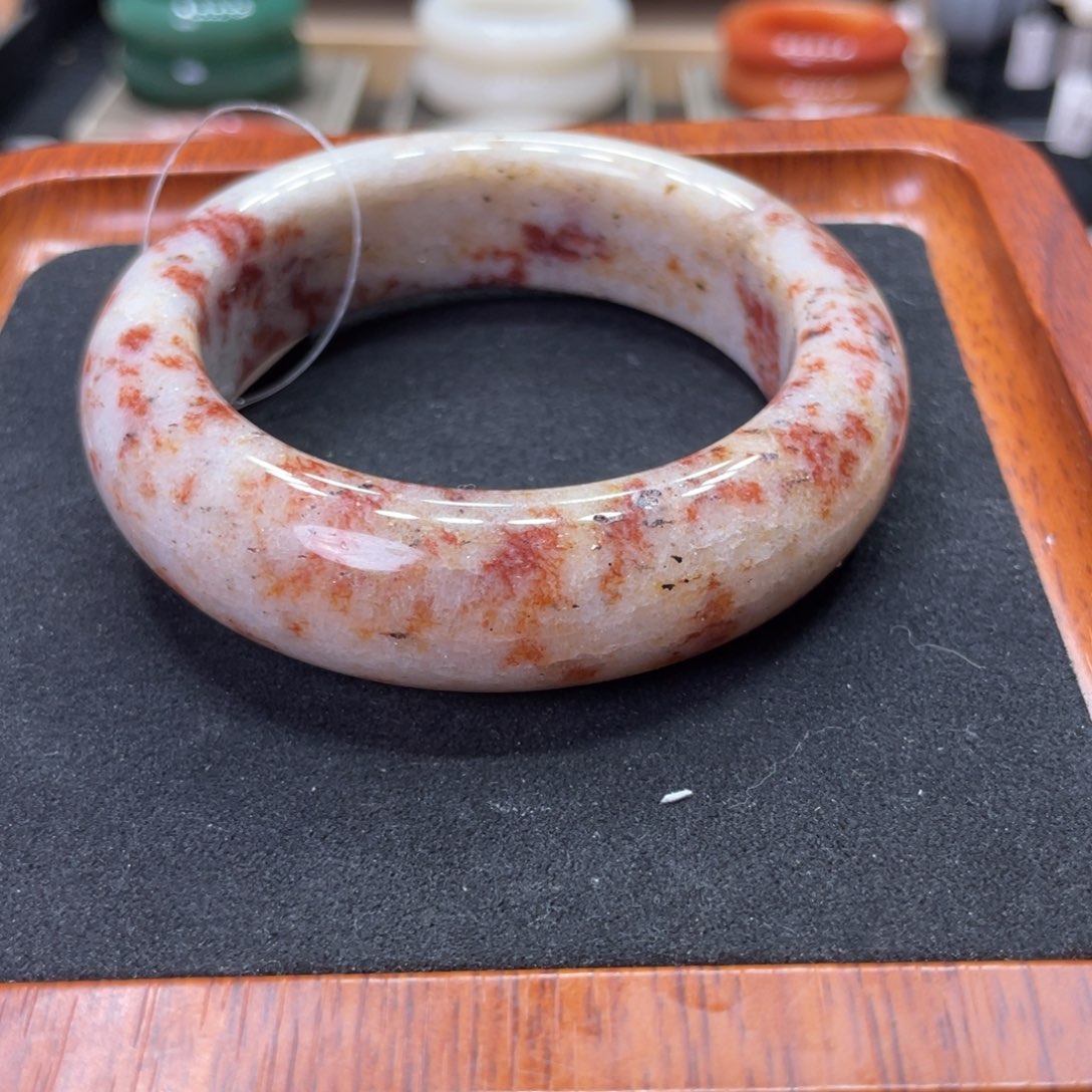 未镶嵌手镯石英岩玉