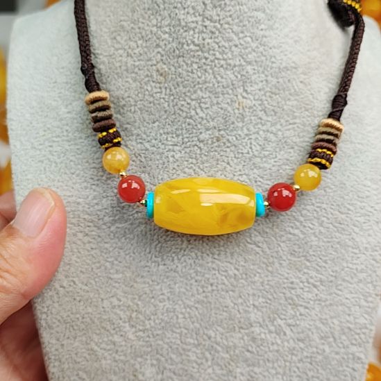 未镶嵌吊坠(赠链)蜜蜡