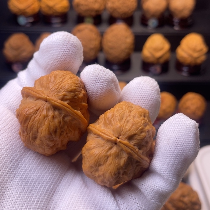 文玩核桃吊坠龙脊妖蟾