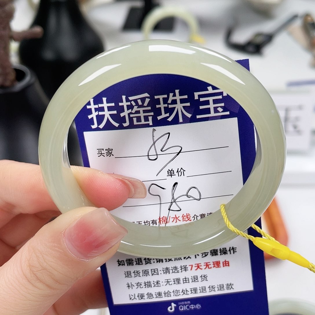 和田玉手镯未镶嵌