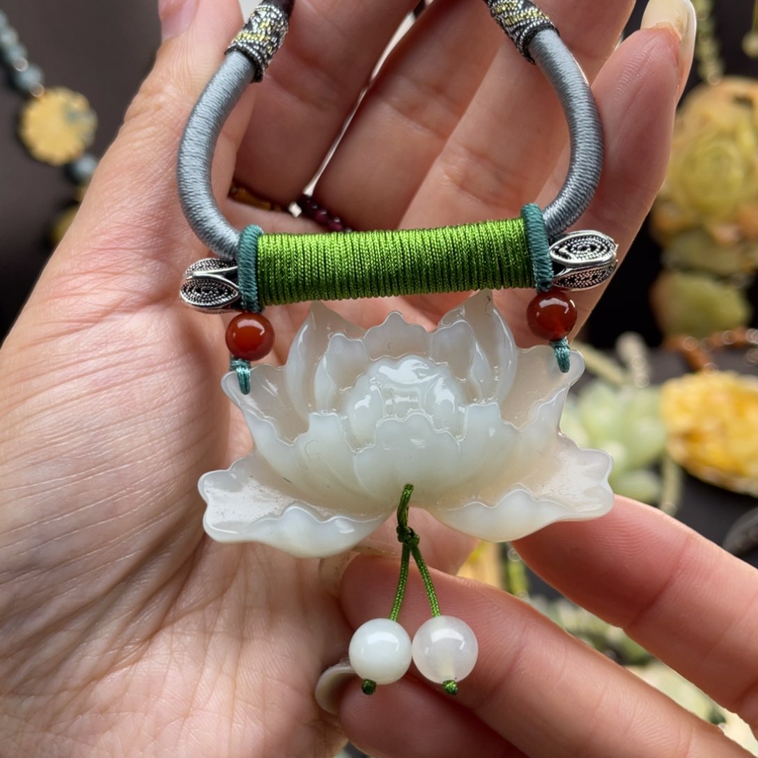 蛇纹石玉颈饰未镶嵌