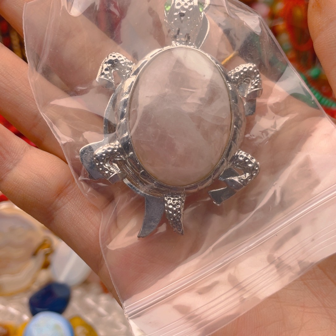 玛瑙/玉髓珠宝半成品未镶嵌粉水晶一个