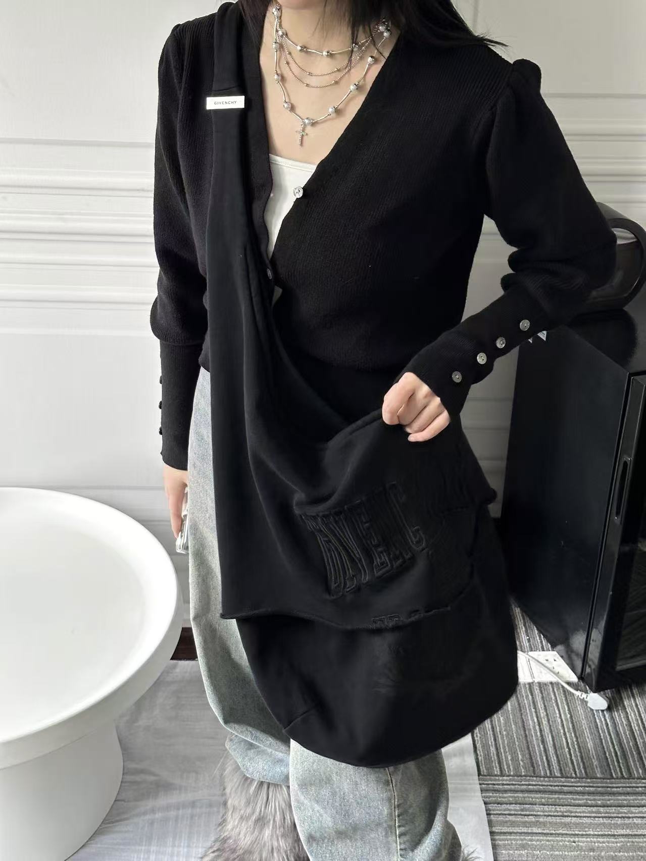 95新 Givenchy/纪梵希 CS5710/纪梵希 黑色大布袋