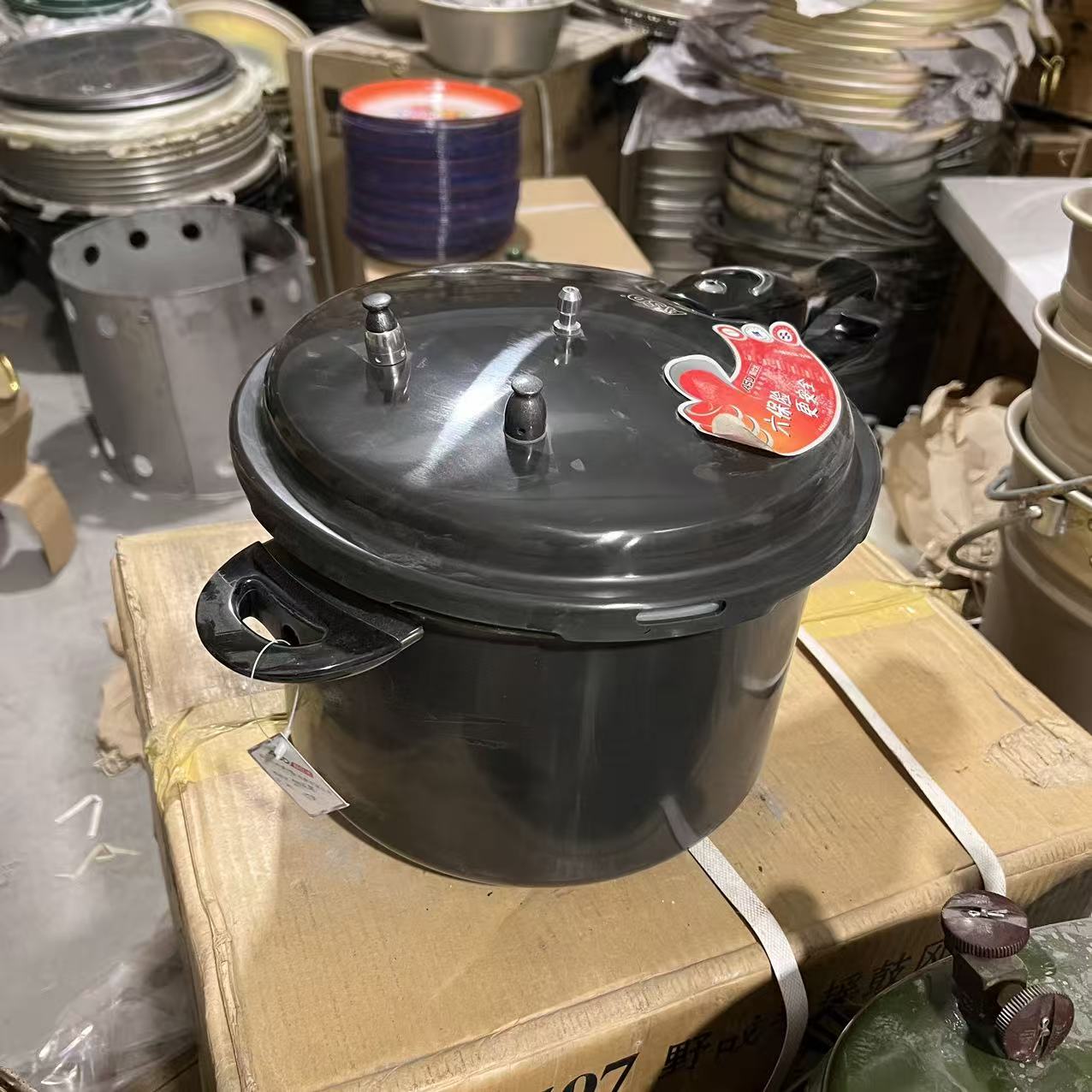 正品黑色压力锅锰钛合金全新库存